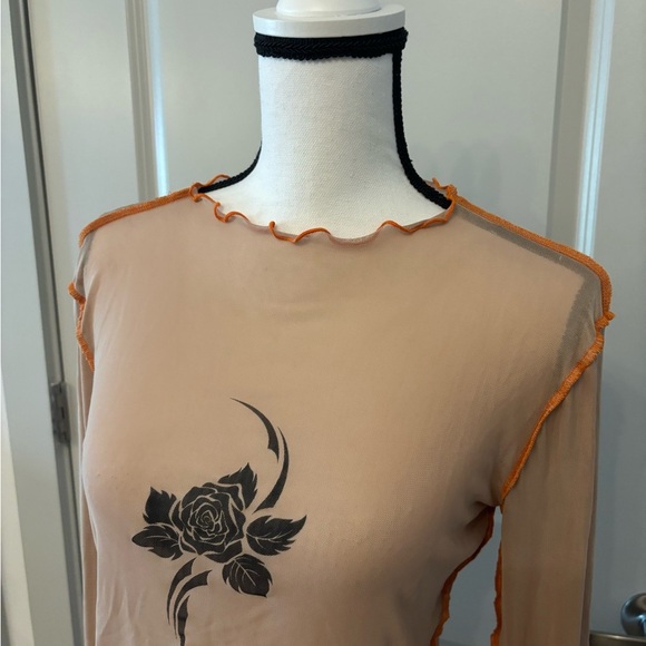 Urban Outfitters tan mesh floral graphic long sleeve cropped top size L - Picture 11 of 15